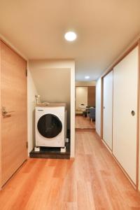 BSY101 Iriya 4 Min, Walk to Ueno, Spacious 3BR Duplex, Sleeps 9