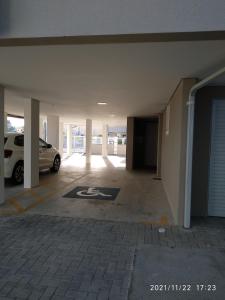 Apartamento com estacionamento - Ingleses beach