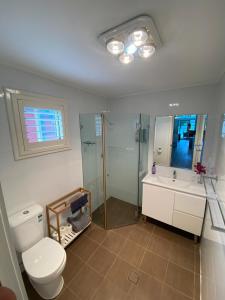 Waterfront Double-Cabin Getaway