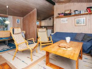 6 person holiday home in Glesborg-By Traum