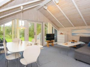6 person holiday home in Fårvang-By Traum