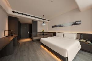 Atour Hotel Hongqiao Fenghuang Ancient City