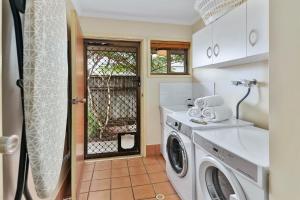 Family and Pet friendly Beachside