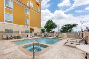 Best Western Plus San Antonio East Inn & Suites