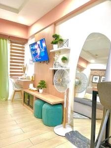 Elegant Suite with Balcony l Free wifi and netflix I Across NAIA T3 Airport
