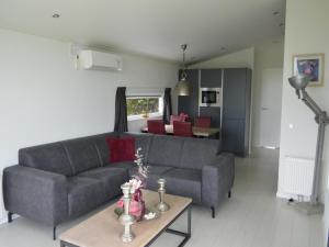 Holiday home with gas fireplace & bath