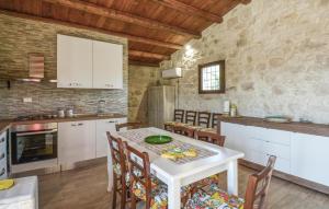 Stunning Home In Chiaramonte Gulfi