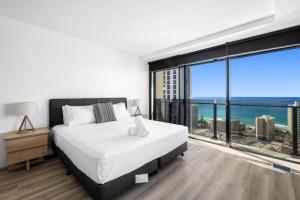Luxe 2BDR Oceanview Escape at Circle on Cavill - Hosted by Coastal Letting Co