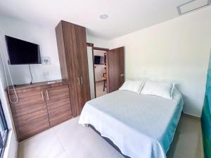 Family Home, 3 minutes from the Airport, parking