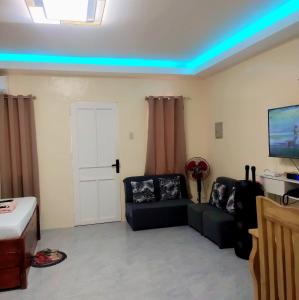 Wynes Tiny House near Royal Farm Resort