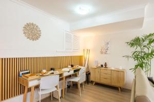 Capriosca 3, 2 Donald St - water views, linen and 5 minutes walktown