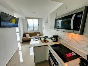 Luxury 12th Floor Apartment with Views - Downtown San Jose Pool and Gym