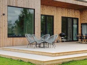 Cozy Sea House with Guest Cottage