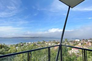 Deluxe Sea View Family retreat in Sandy bay 5 bed 3 bath