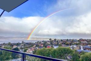 Deluxe Sea View Family retreat in Sandy bay 5 bed 3 bath
