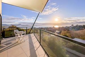 Deluxe Sea View Family retreat in Sandy bay 5 bed 3 bath