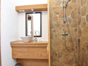 Maisons de vacances Holiday Home in Luzy with Fenced Garden : photos des chambres