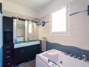 Villas Villa in Rodilhan with Private Heated Pool : photos des chambres