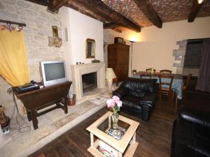 Holiday Home in Saint-Geniez-dOlt near Lot River