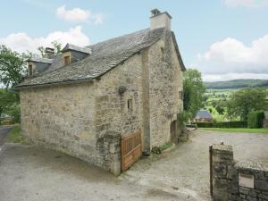 Maisons de vacances Holiday Home in Saint-Geniez-d'Olt near Lot River : photos des chambres