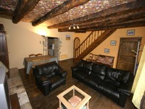 Maisons de vacances Holiday Home in Saint-Geniez-d'Olt near Lot River : photos des chambres