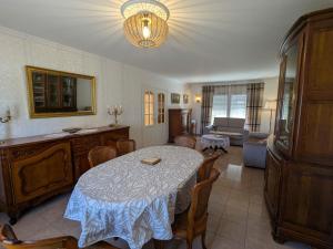 Maisons de vacances Gite paisible a Villemandeur avec jardin, pres de Montargis - FR-1-590-579 : photos des chambres