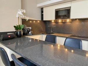 Villa on Côte dAzur with Beachfront Views