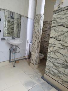 H2 Homestay Old Quarter automatic check-in 1