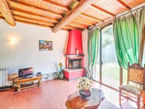 Appealing Home with pool