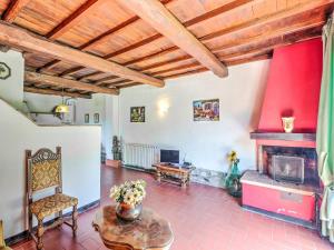 Appealing Home with pool