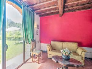 Appealing Home with pool