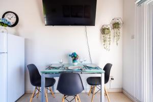 Lazuli Stylish 1-BR Apt W Pool & Balcony in Larnaca