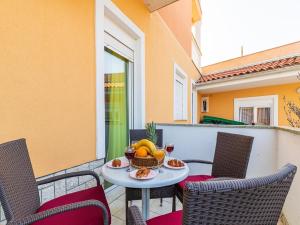 Cozy Banjole Pool Retreat