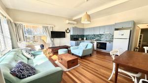 Twin Dolphins 1, 1 - 18 Clarence St