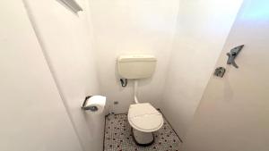 Twin Dolphins 2, 2 - 18 Clarence St