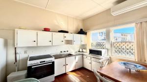 Twin Dolphins 2, 2 - 18 Clarence St