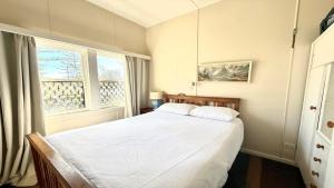 Twin Dolphins 2, 2 - 18 Clarence St