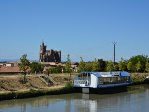 Cosy villa with pool