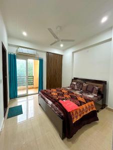 Couple Friendly 2 BHK