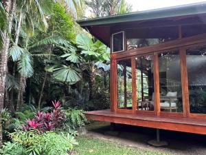 Lux rainforest lodge - 1 King, 2 Singles