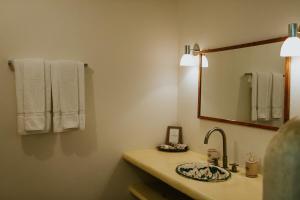 Villa Gardenia - Oceanfront Casa Arbol w Pool