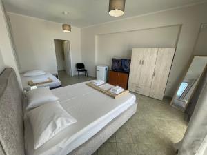 RunWay Stay-24h self check in- Athens Airport