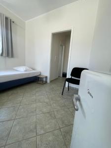 RunWay Stay-24h self check in- Athens Airport