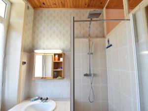 Maisons de vacances Mansion in Martigny with Heated Pool & Vineyards : photos des chambres