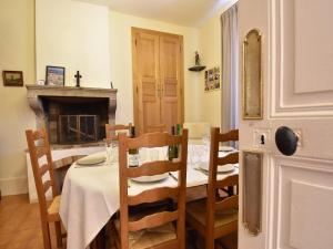 Maisons de vacances Mansion in Martigny with Heated Pool & Vineyards : photos des chambres