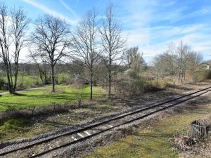 Cottage in France with Garden near Lake