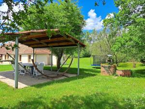 Maisons de vacances Holiday Home in Vieure near Lake and Garden : photos des chambres
