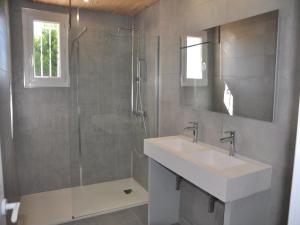Villas Villa near Les Etangs de Bages Lake : photos des chambres