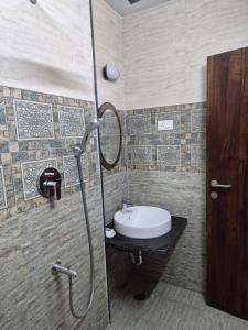 kurinji Aishwaryam Serviced Apartment