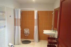 Maisons de vacances Holiday Home in Nettancourt with Pool : photos des chambres
